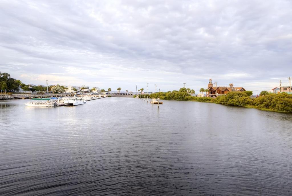 シダー・キー Waterfront Duplex With Dock And Views Near Town!ヴィラ エクステリア 写真